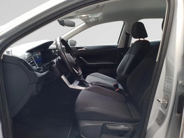 VOLKSWAGEN Polo (2024) — foto 2 van 23