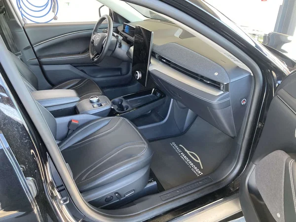 Ford Mustang Mach-E (2024) — foto 19 van 20