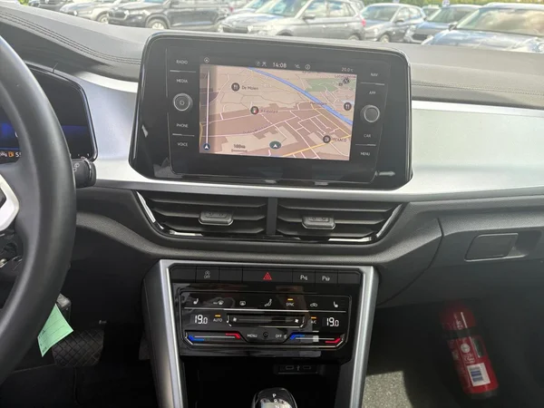 VOLKSWAGEN T-Roc (2022) — foto 3 van 24