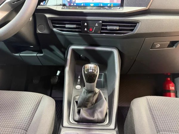 VOLKSWAGEN Caddy Cargo (2024) — foto 3 van 16