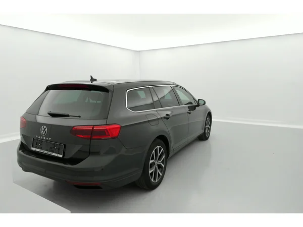 VOLKSWAGEN Passat Variant (2024) — foto 3 van 36