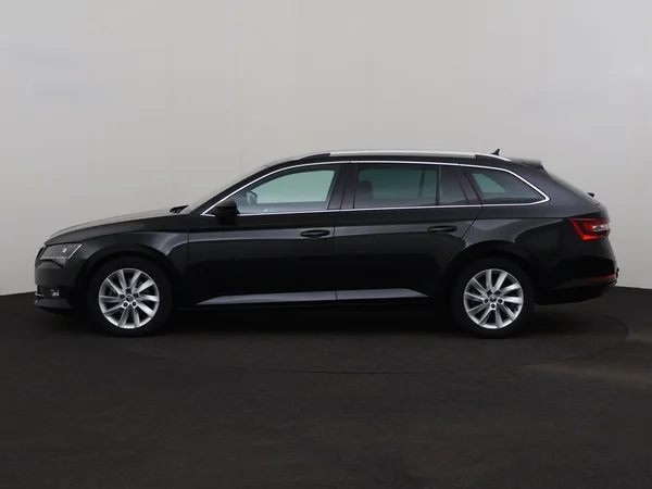 SKODA Superb (2019) — foto 12 van 28