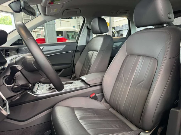 Audi A6 Avant (2019) — foto 13 van 17