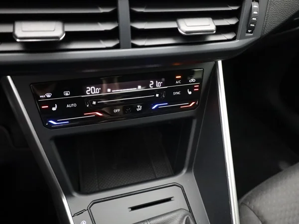 VOLKSWAGEN Polo (2024) — foto 8 van 19
