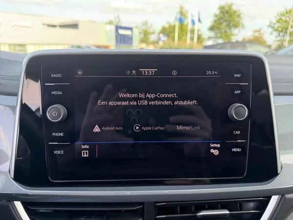 VOLKSWAGEN T-Roc (2022) — foto 8 van 25