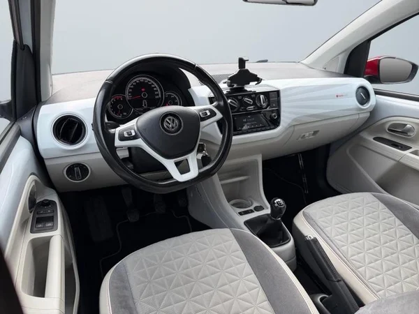 VOLKSWAGEN Up! (2017) — foto 12 van 27