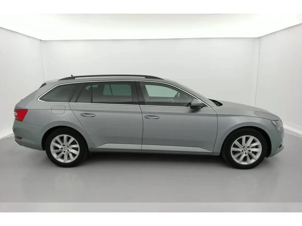 SKODA Superb SW PHEV (2020) — foto 33 van 36