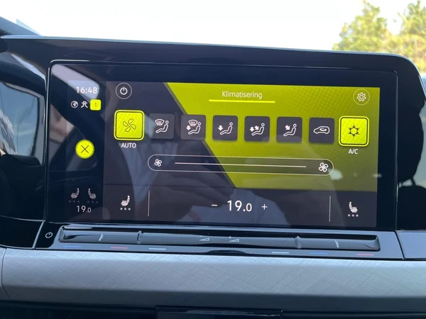 VOLKSWAGEN Golf VIII SW (2024) — foto 8 van 22