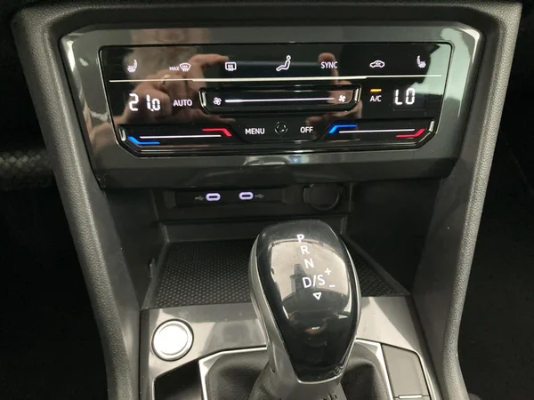 VOLKSWAGEN Tiguan Dsl (2022) — foto 14 van 36