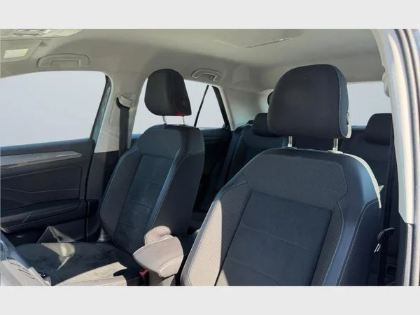 Volkswagen T-Roc (2023) — foto 29 van 29