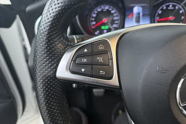 Mercedes-Benz C-Class Cabriolet (A205) (2018) — foto 7 van 25