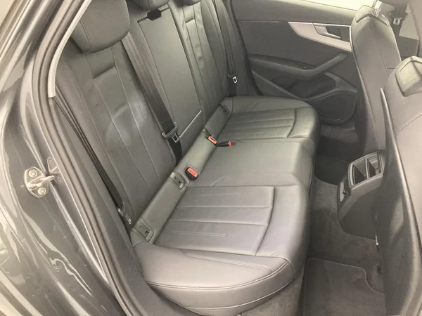 AUDI A4 Avant (2021) — foto 3 van 36