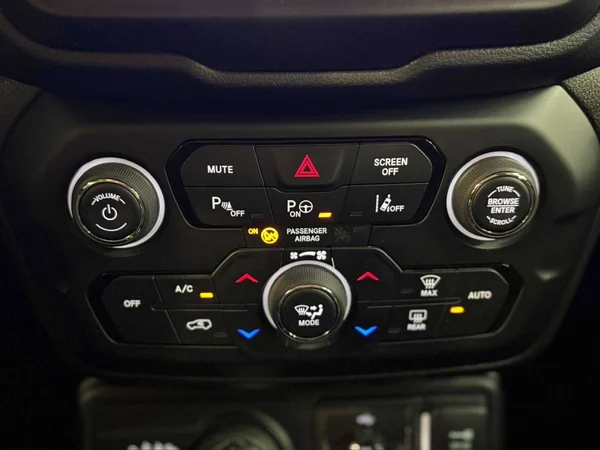 Jeep Renegade (2023) — foto 11 van 23