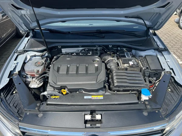 VOLKSWAGEN Passat Variant (2024) — foto 15 van 24
