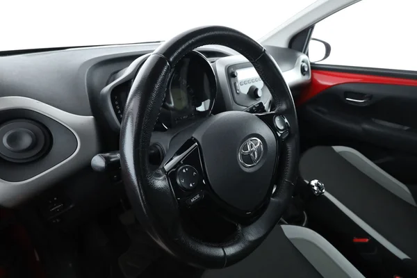 Toyota Aygo (2016) — foto 2 van 16