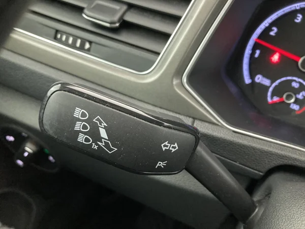 VOLKSWAGEN T-Roc (2021) — foto 16 van 36