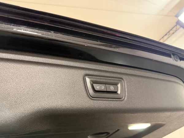 BMW 330 (2025) — foto 18 van 30