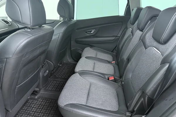 Renault Grand Scenic (2021) — foto 22 van 23