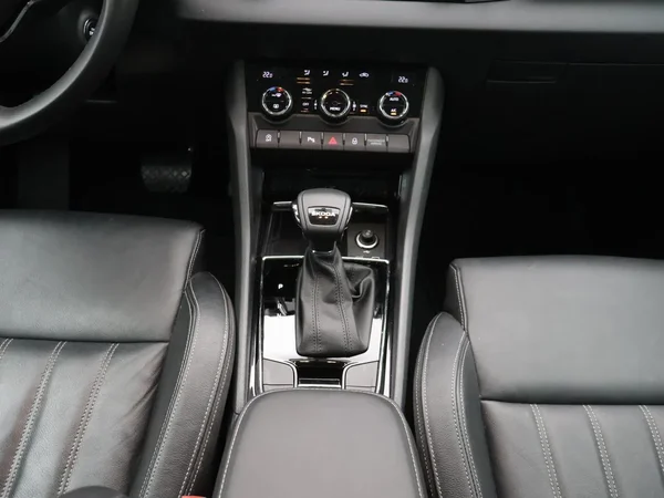 Škoda Karoq (2023) — foto 13 van 30