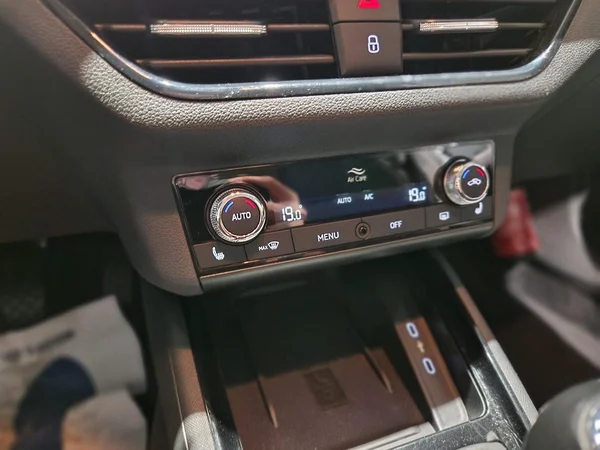 SKODA Kamiq (2023) — foto 8 van 23