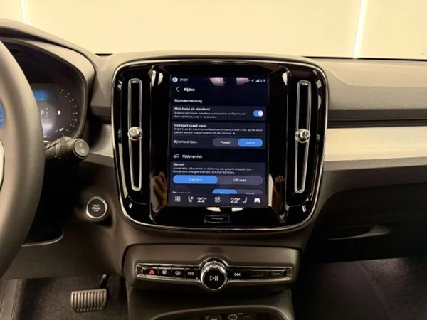 Volvo XC40 — foto 8 van 22