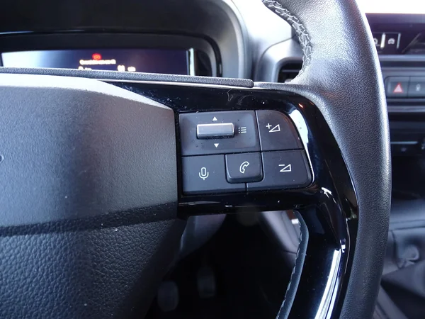 Opel Combo Life (2024) — foto 15 van 27