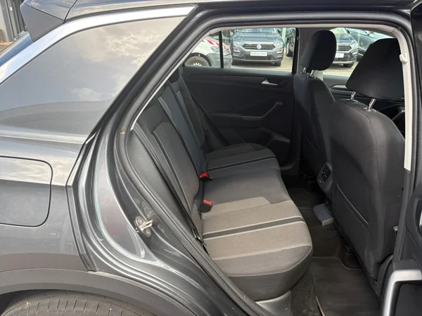 VOLKSWAGEN T-Roc (2018) — foto 10 van 21