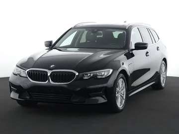 BMW 330 (2021)