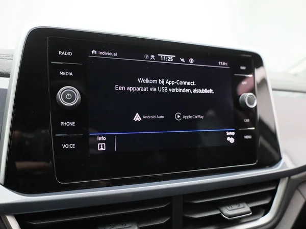 Volkswagen T-Roc (2024) — foto 19 van 39
