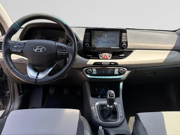 HYUNDAI i30 Fastback (2020) — foto 2 van 24