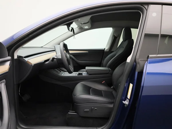Tesla Model Y (2022) — foto 43 van 43