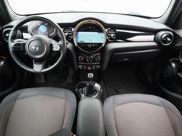 MINI One (2022) — foto 2 van 34