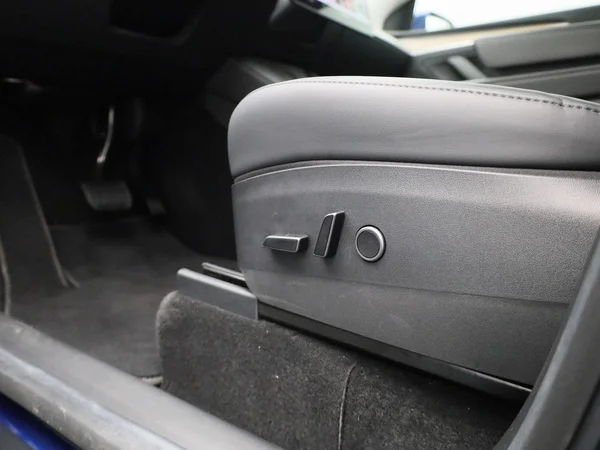 Tesla Model Y (2023) — foto 37 van 52