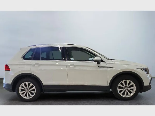 VOLKSWAGEN Tiguan (2021) — foto 29 van 34