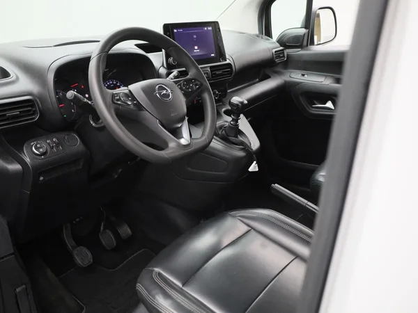 Opel Combo Life (2023) — foto 7 van 30