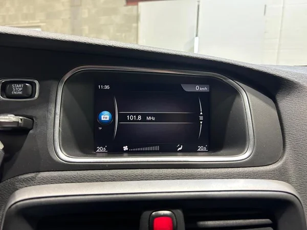 VOLVO V40 (2019) — foto 9 van 31