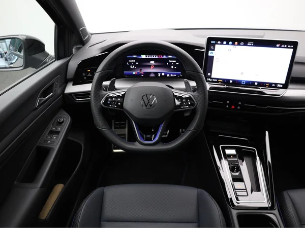 VOLKSWAGEN Golf VIII R (2026) — foto 3 van 23