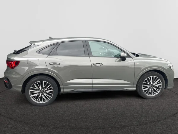 AUDI Q3 Sportback (2024) — foto 2 van 21