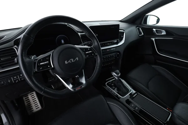 Kia cee'd (2023) — foto 2 van 16