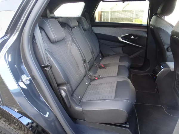 Peugeot e-5008 (2026) — foto 8 van 27