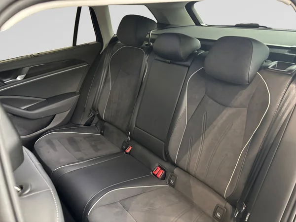 VOLKSWAGEN Passat Variant eHybrid (PHEV) (2025) — foto 6 van 19