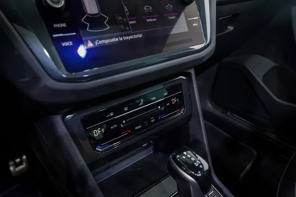 Volkswagen Tiguan (2022) — foto 17 van 47