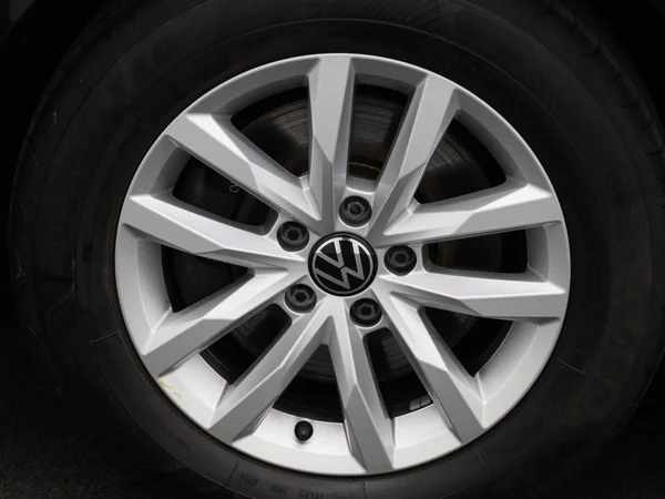 Volkswagen Passat (2023) — foto 5 van 42