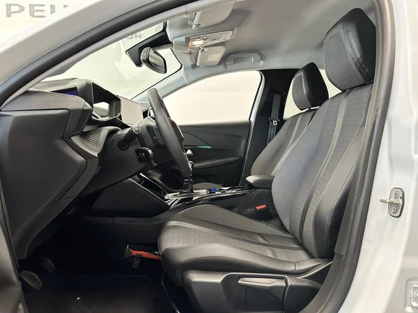 Peugeot 208 (2023) — foto 2 van 13