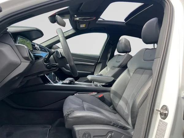 AUDI Q8 Sportback e-tron (2024) — foto 24 van 24