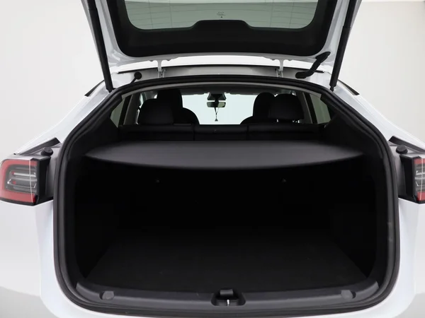 Tesla Model Y (2023) — foto 6 van 43