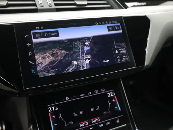 AUDI Q8 e-tron Sportback (2024) — foto 24 van 25