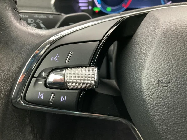 SKODA Octavia Combi PHEV (2021) — foto 15 van 37