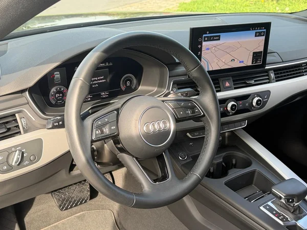 AUDI A5 Sportback (2024) — foto 2 van 20