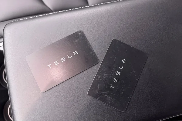 Tesla Model 3 (2023) — foto 22 van 44